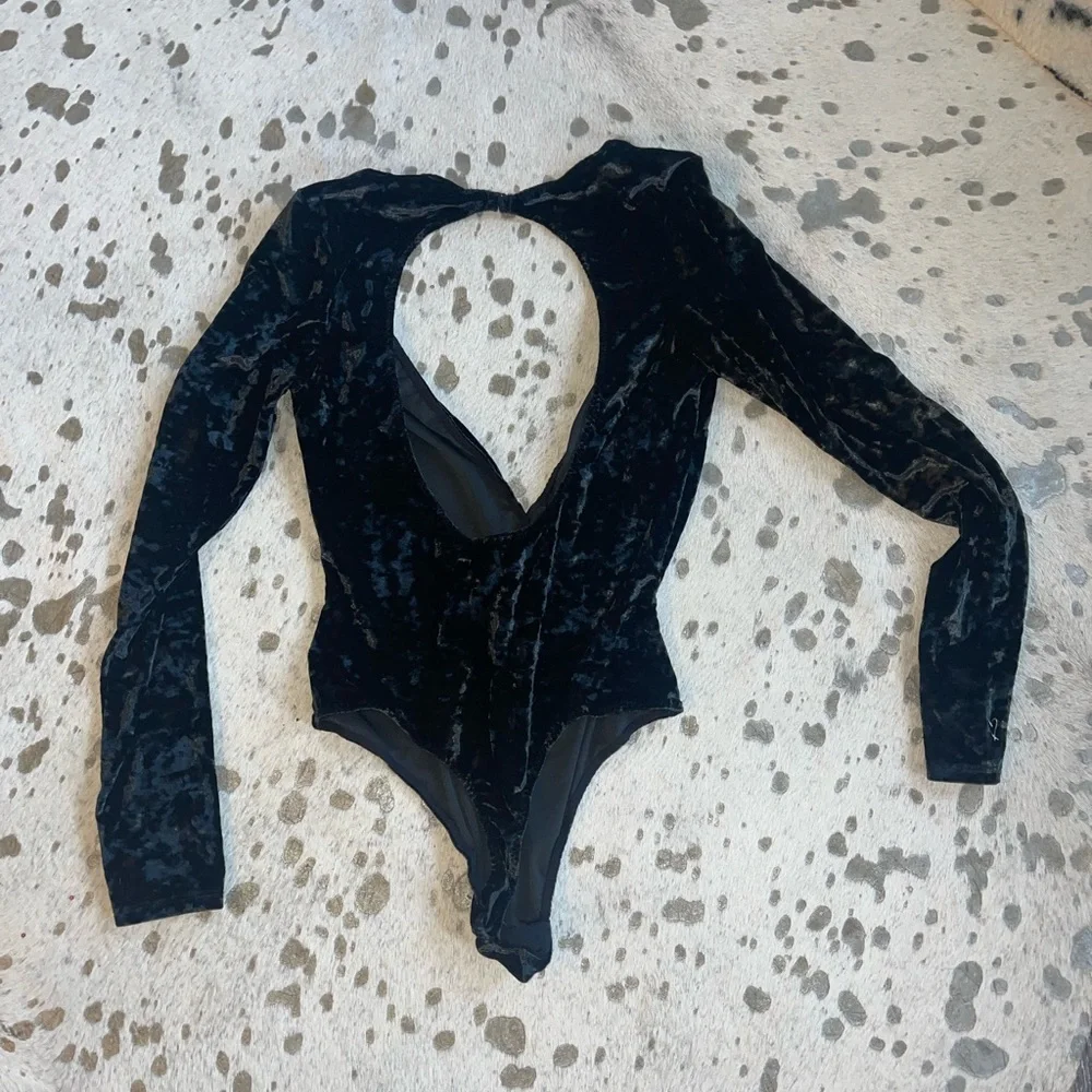 Victoria’s Secret long sleeve velvet super plunge body suit - Picture 5 of 6